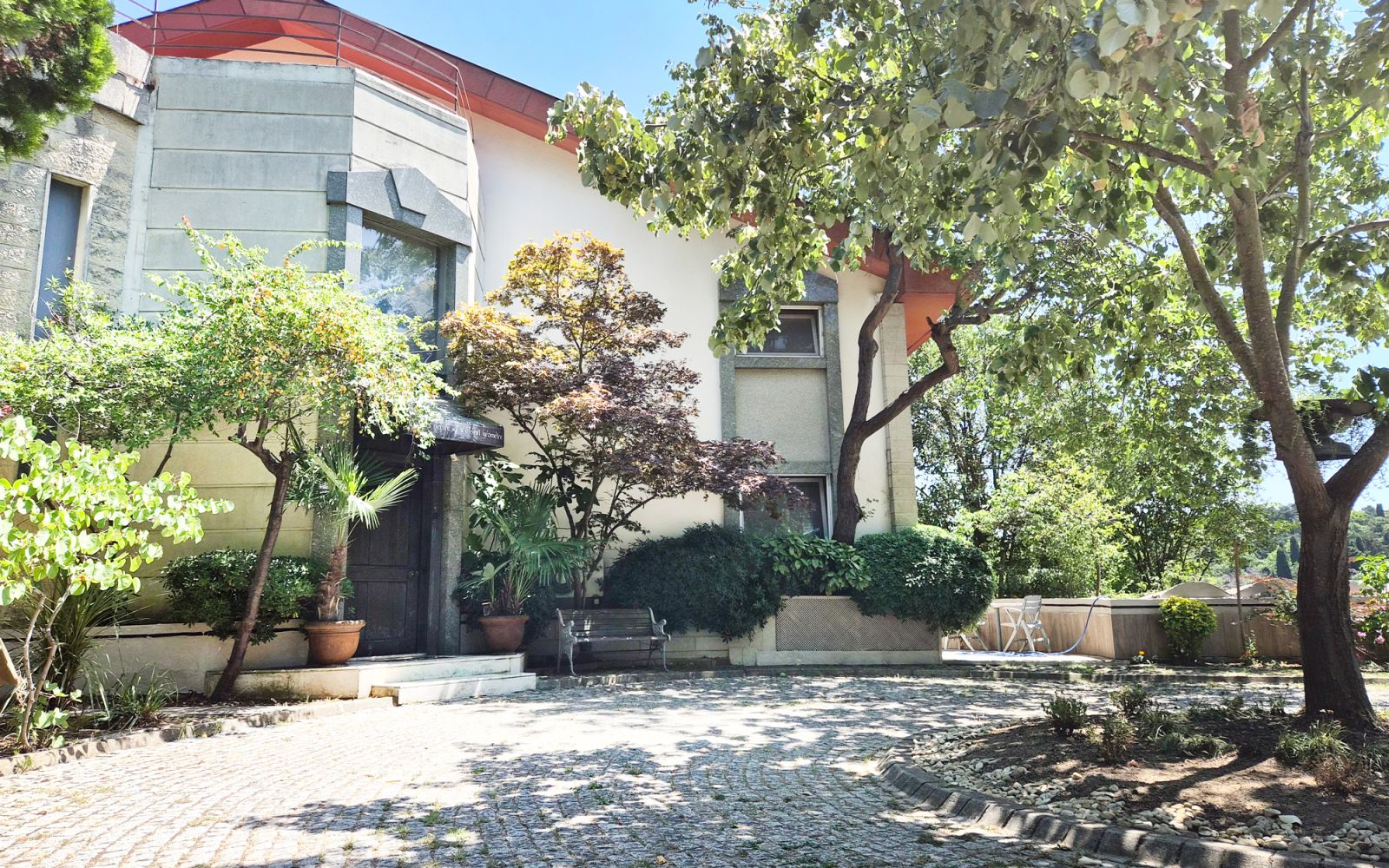 Yenikoy'de 3 katlı Villa