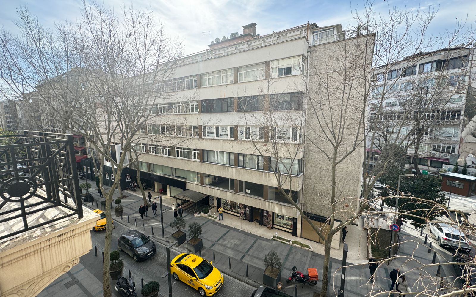 Abdi ipekçi sokakta ticari ofis alanı