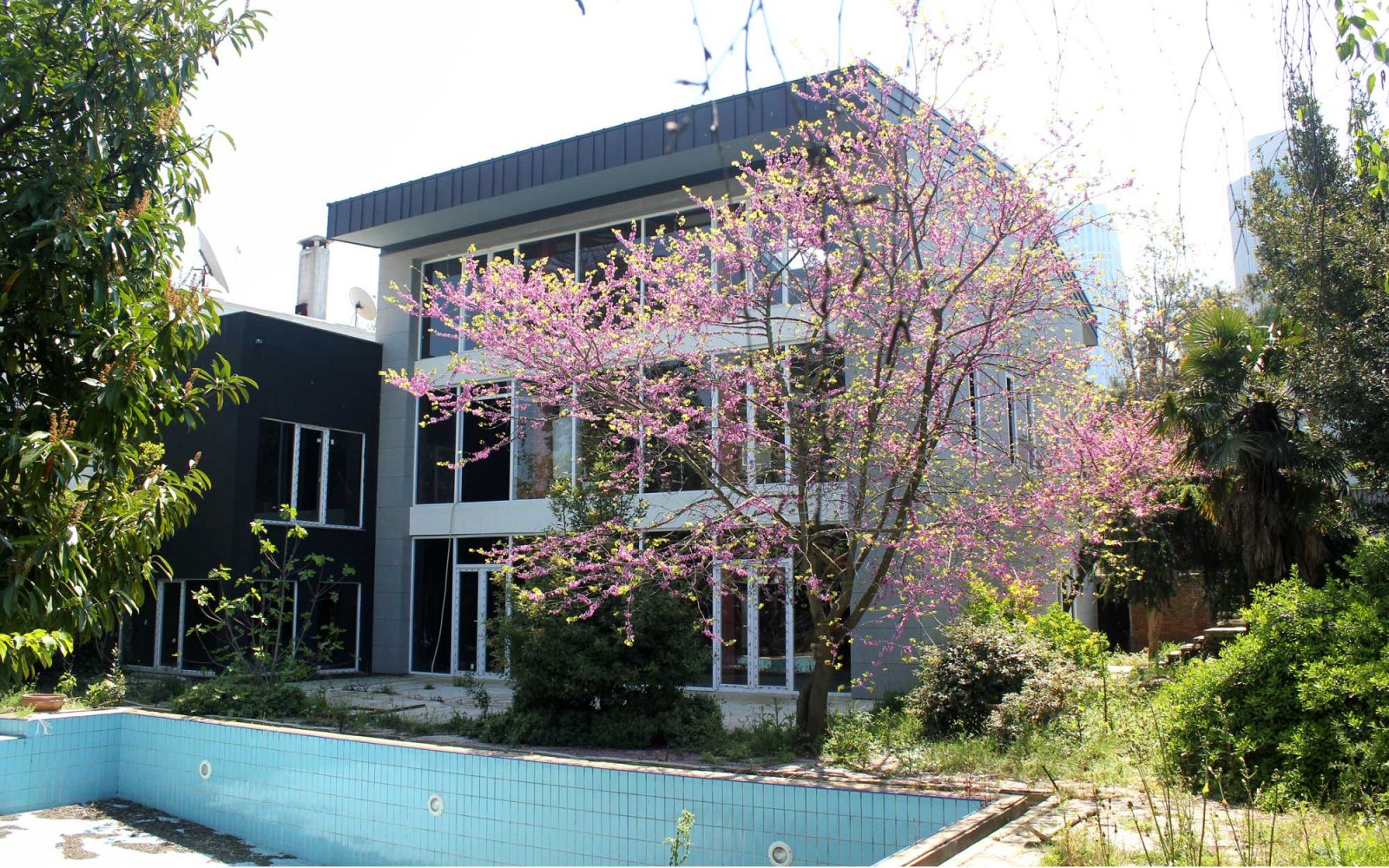 Levent'te 3 katlı Natamam villa