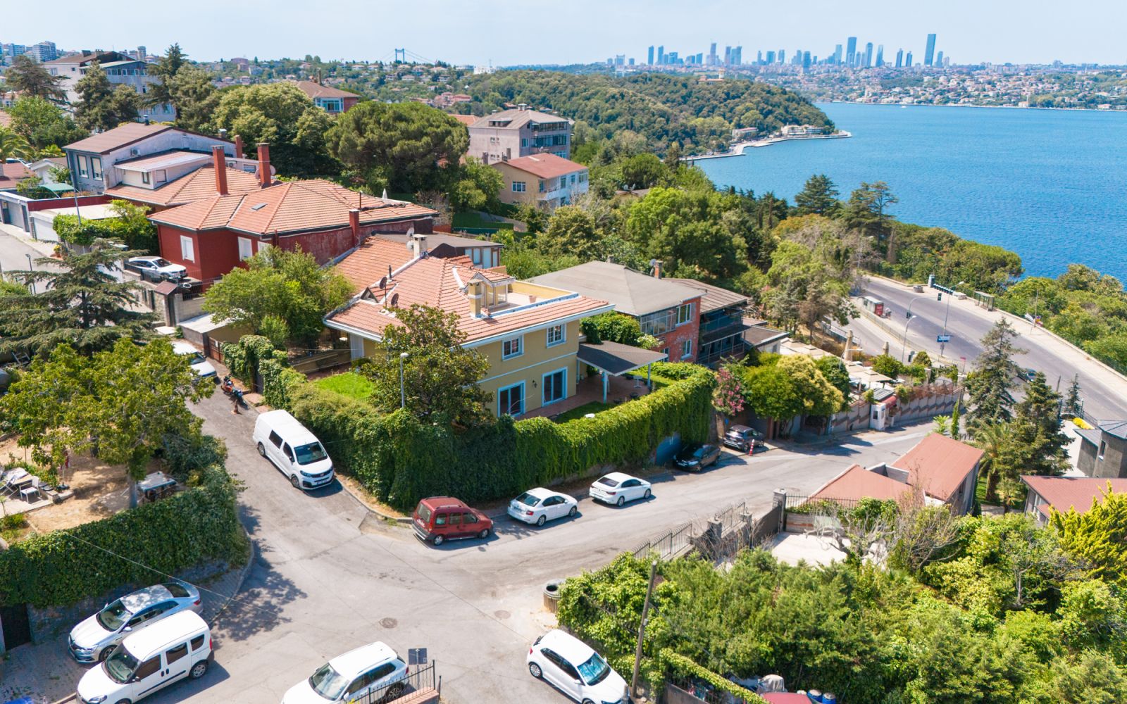 Çubuklu ’da boğaz manzaralı ticari villa