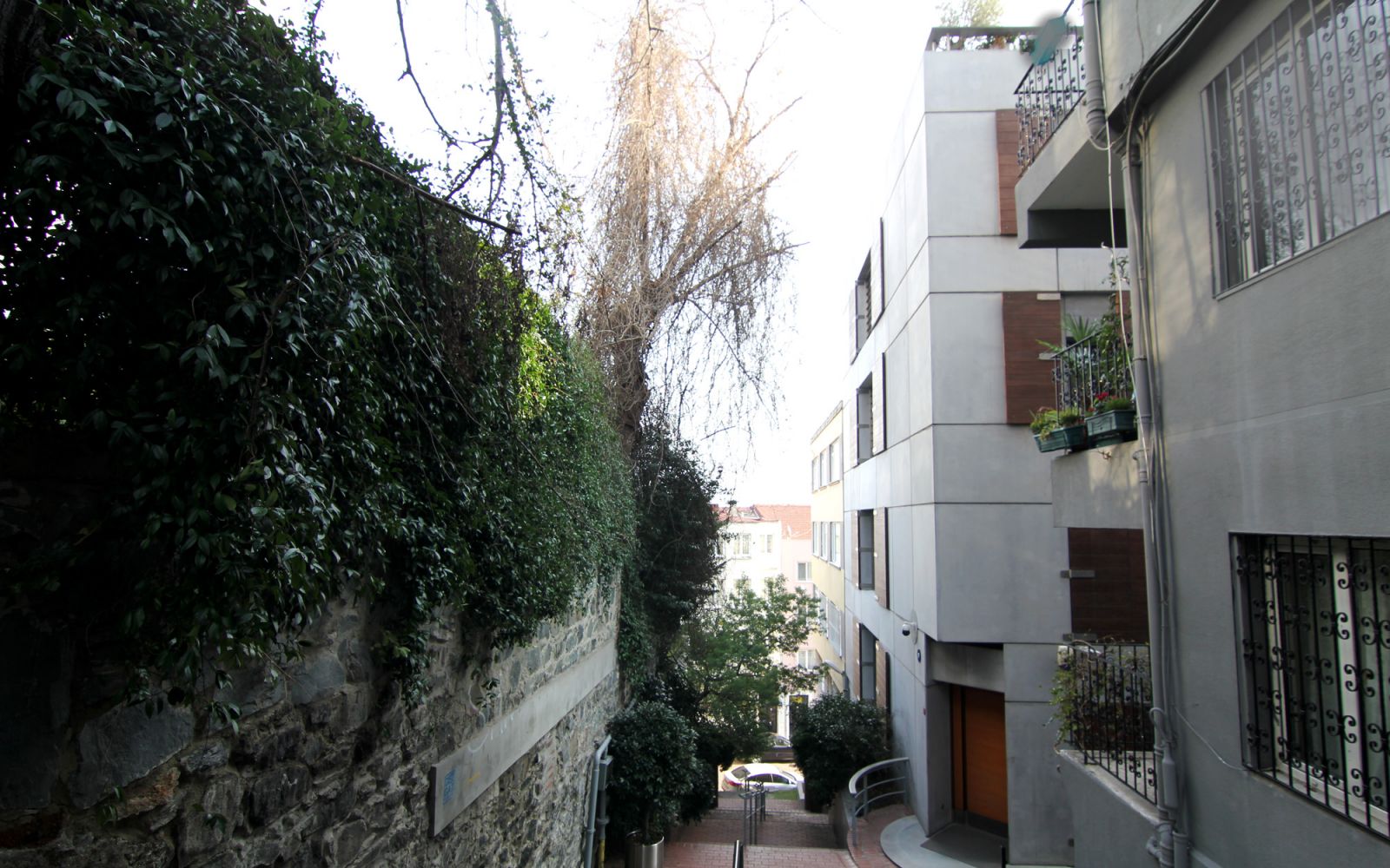 Yeniköy Köybaşı caddesi üzerinde satilik Yalı dairesi